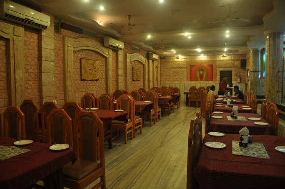 restaurant_hall_1.jpg